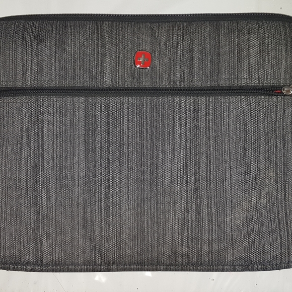 Brand new, never used Swiss Army Laptop Bag Case - Picture 1 of 4